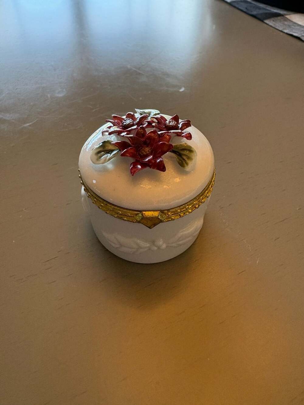 Zales Limited Edition 2000 Porcelain Hinged Trinket Box